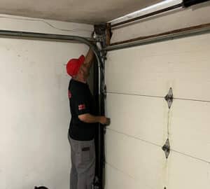 Garage Door Repair Roseville – Get The Right Services Anytime!